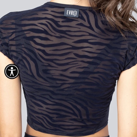 The CHESTEE Everee Dri Fit Workout Top - Picture 3 of 5